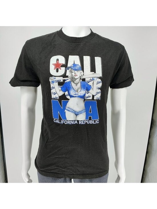 Unknown Other - California Republic Los Angeles Dodgers Marilyn Monroe Graphic T-Shirt (Medium)